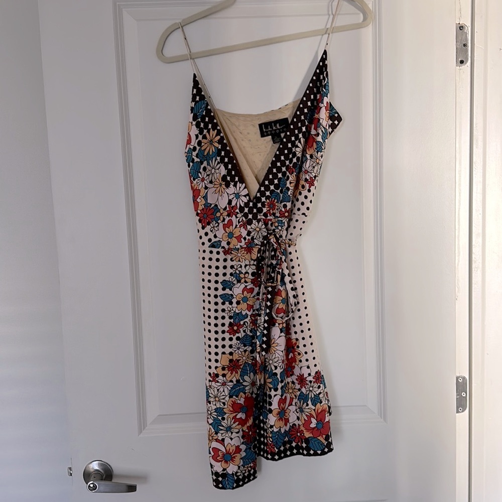 💃 Vintage Nicole Miller 100% Silk Wrap Dress – Elegant & Timeless